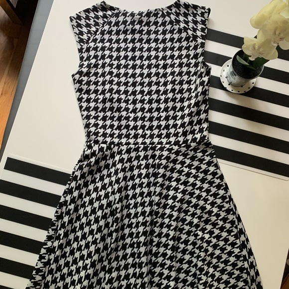 (New) H&M Houndstooth Dress - Picture 3 of 7